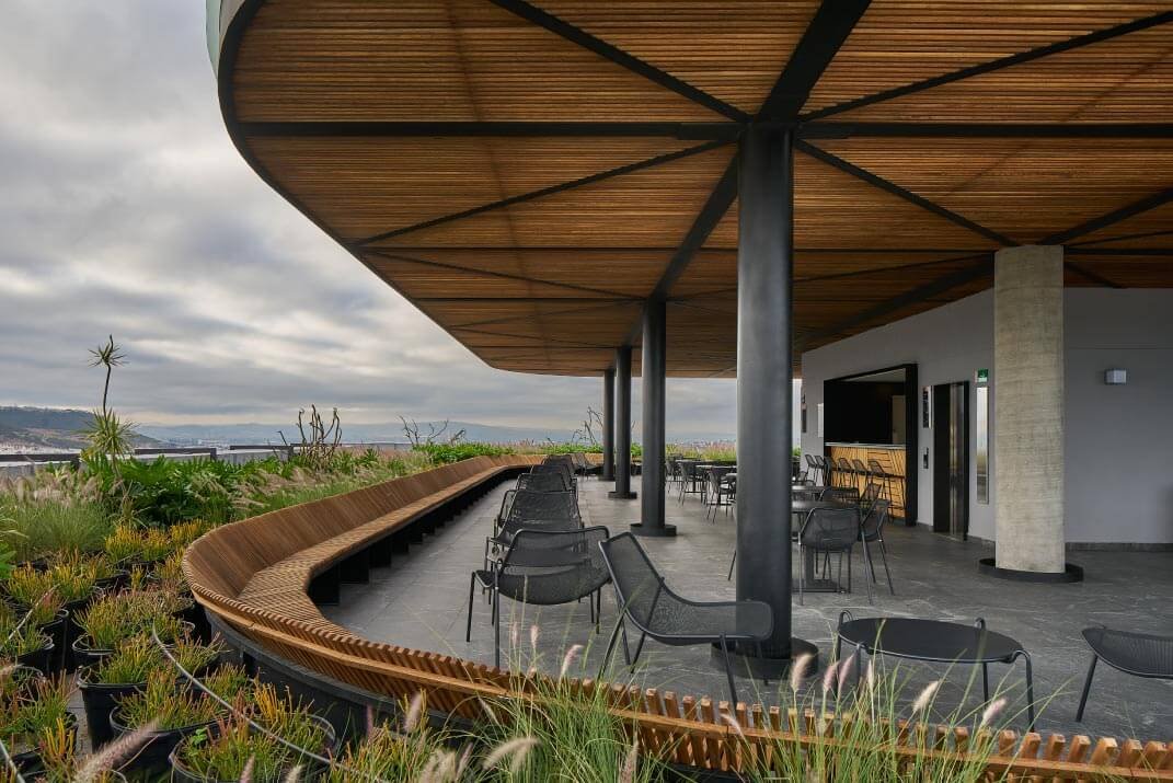 UpTown II oficinas con diseño moderno